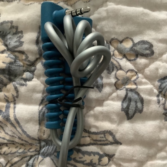 Otterbox Kids (2) Audio Connector Cables - Picture 4 of 4